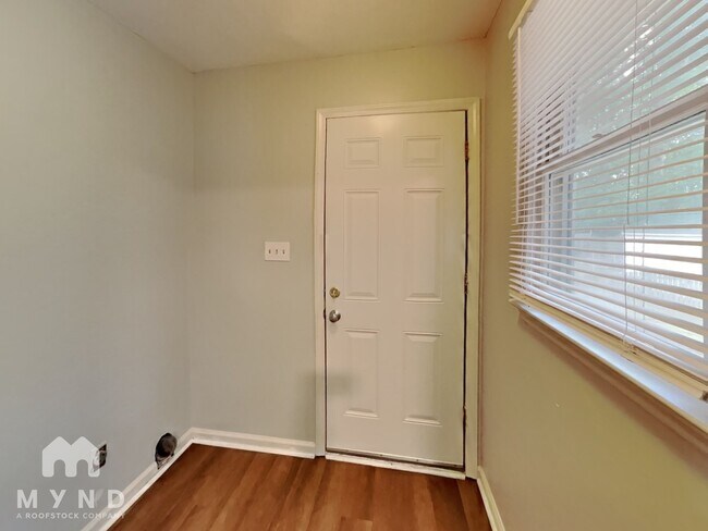 Building Photo - 303 Indian Springs Dr