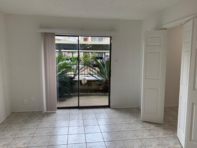 Building Photo - 2750 Holly Hall St