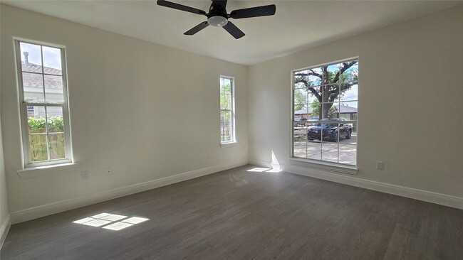 Building Photo - 10101 Bamboo Rd