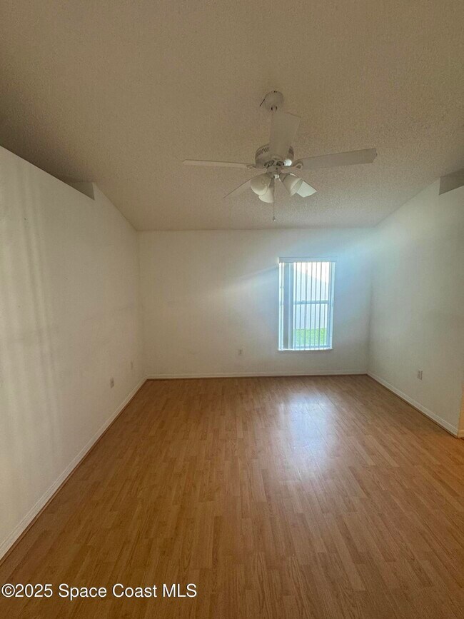 Building Photo - 2129 Redwood Cir