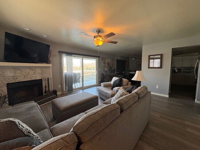 Building Photo - Furnished 2 BR Condo w/ Utilities Boat Dock, Marina, Garage -Roadhaven Marina Avail June-Dec, May...