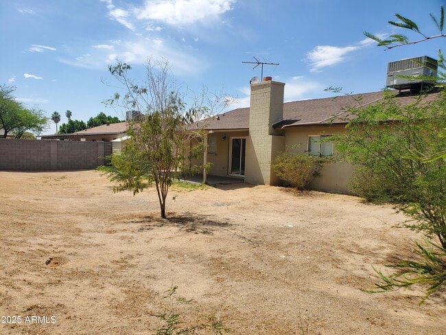 Building Photo - 1511 E Desert Dr