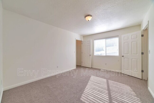 Building Photo - 164 N 600 W