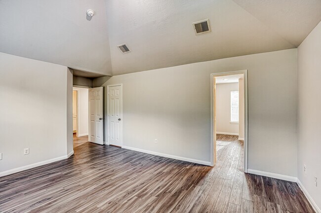 Building Photo - 5738 S Brenwood Dr