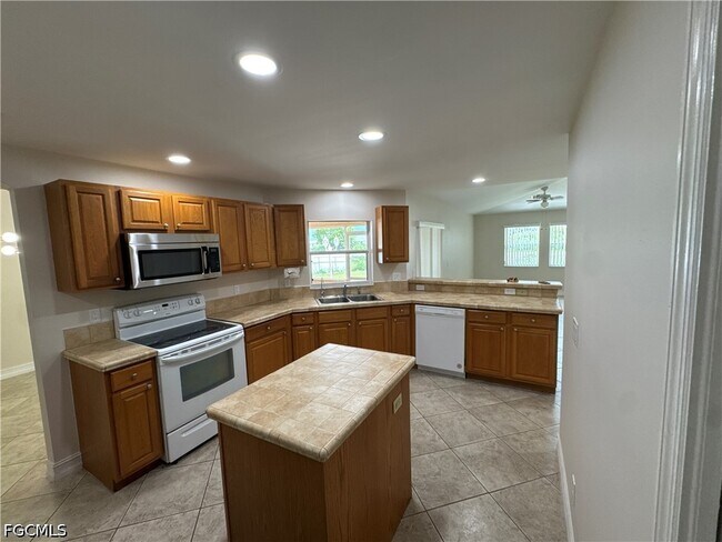 Building Photo - 4914 7th St W