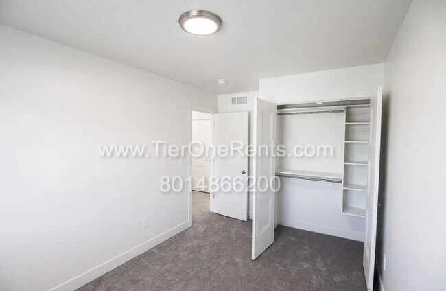 Building Photo - NO DEPOSIT option available for qualified ...