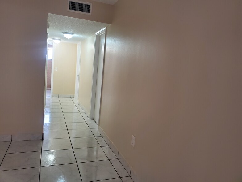 Building Photo - 1451 W 43rd Pl