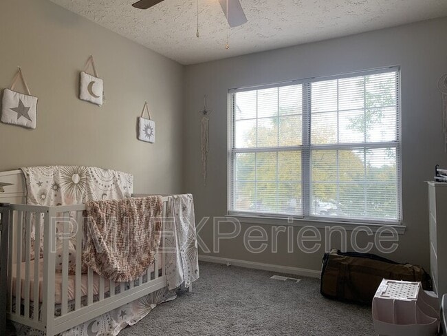 Building Photo - 6094 Red Squirrel Pl