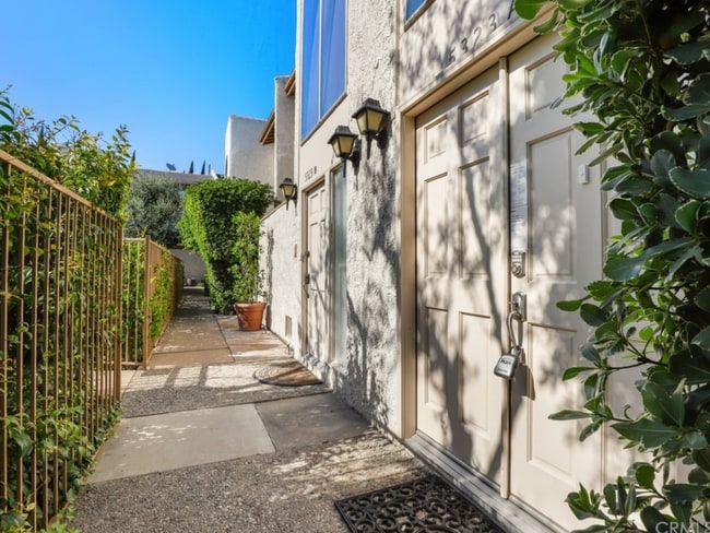 Building Photo - 5323 Coldwater Canyon Ave