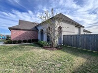 Building Photo - 100 Birchview Dr