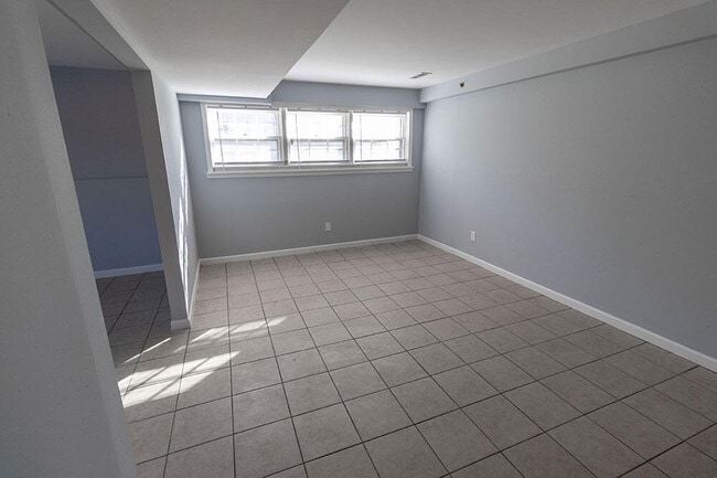 Building Photo - 706 Demaret Dr