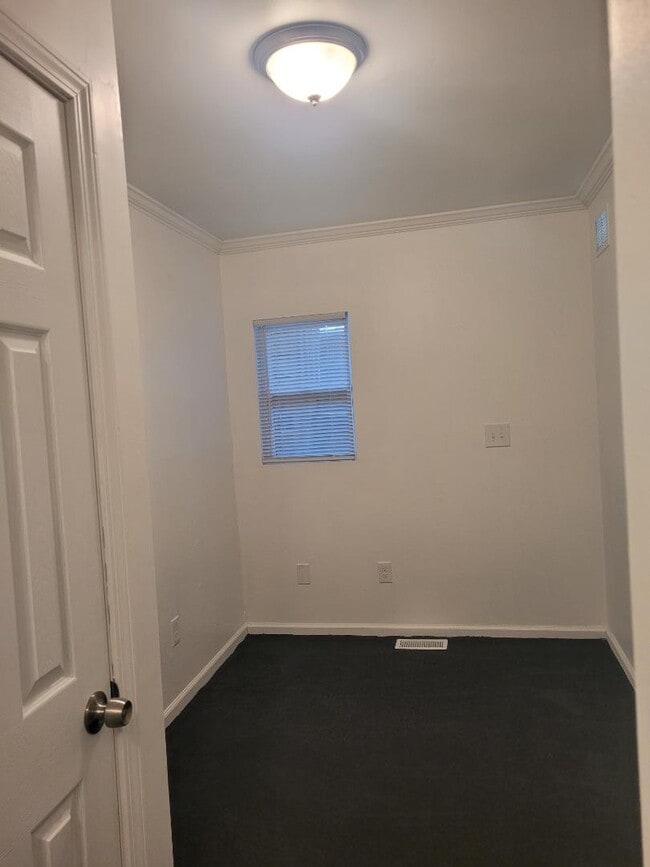 Building Photo - 14980 Monroe Rd