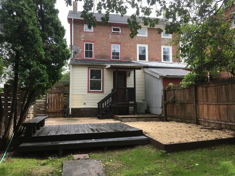 Patio and deck - 817 W Bridge St