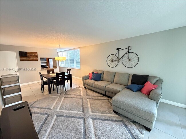 Building Photo - 9491 Evergreen Pl