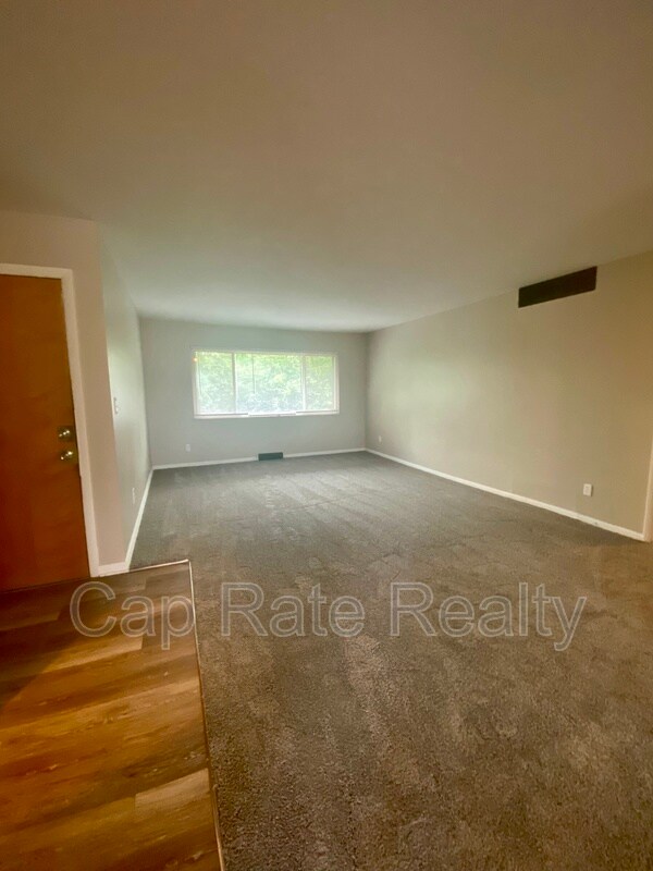 Building Photo - 26 S Hampton Rd