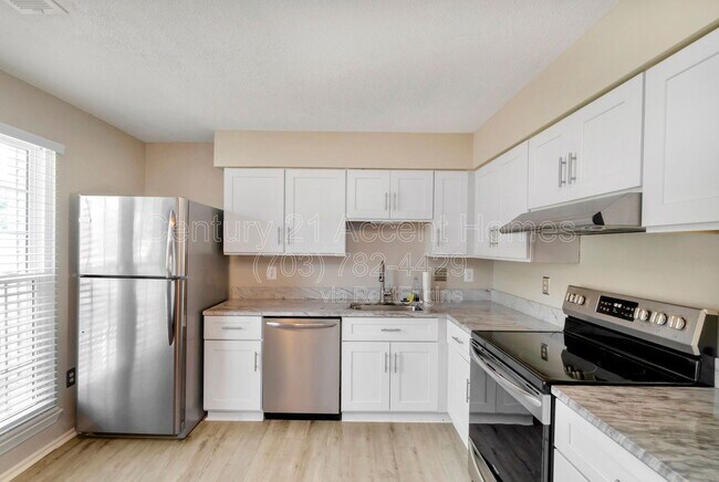 Building Photo - 2881 Burgundy Pl