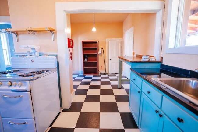 Building Photo - Charming 3-Bedroom Victorian Home in the H...