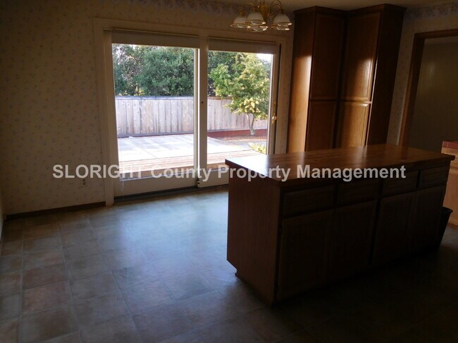 Building Photo - AVAILABLE NOVEMBER - Charming Los Osos Hom...