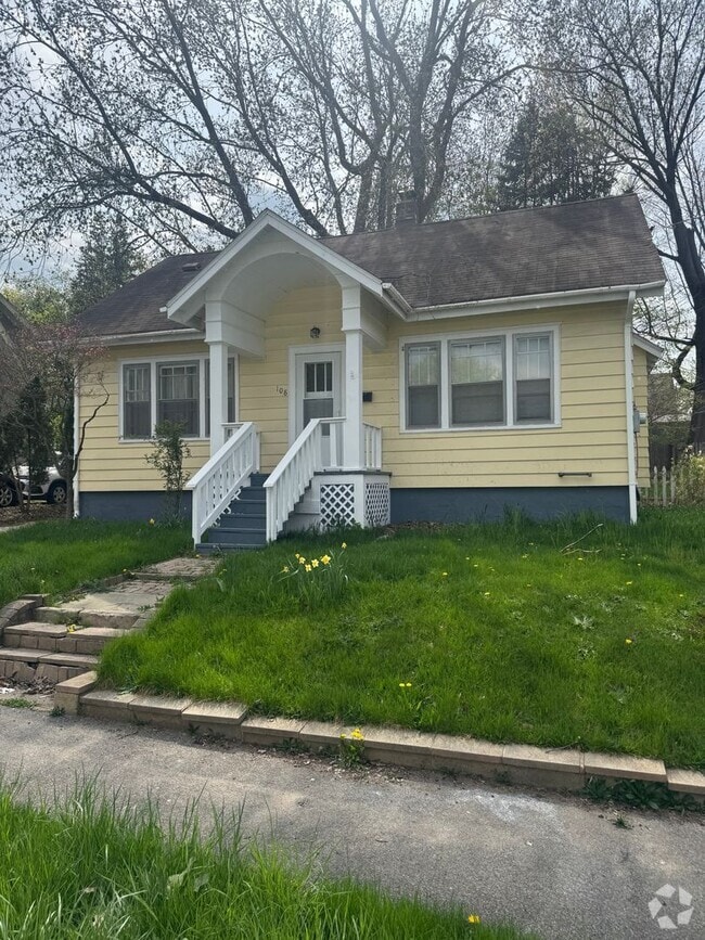 Building Photo - •	Pack Your Bags! Fully Furnished 3BR Near...