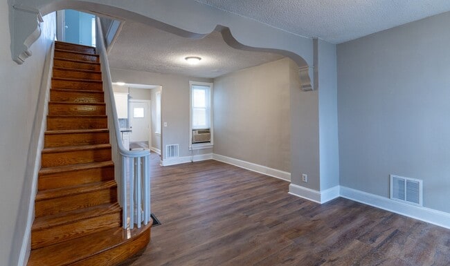 Building Photo - Newly remodeled 3 bedroom Grays Ferry Area