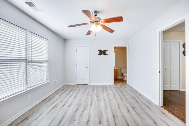 Building Photo - 2 Bedroom, 2.5 Bathroom Townhome in Landings at Montague - Goose Creek