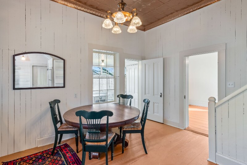 Building Photo - 1104 Madison St