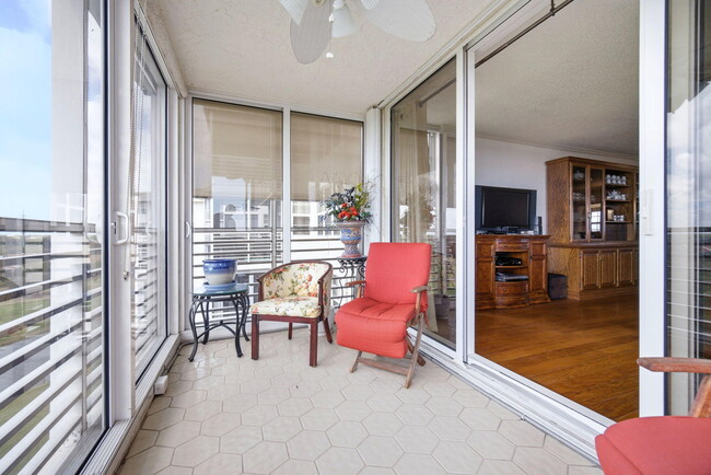 Building Photo - 3507 Oaks Way