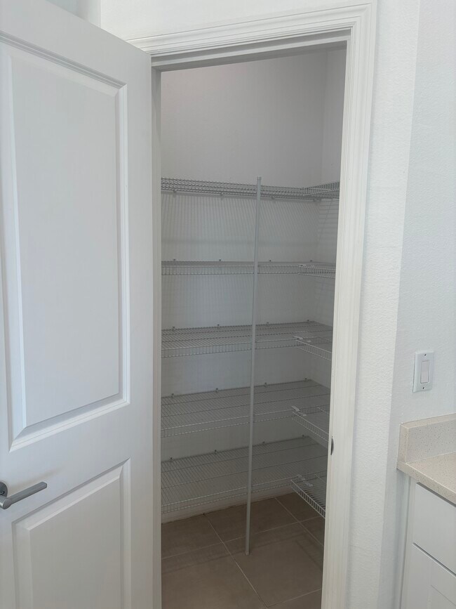 Building Photo - 2302 Alee Ln