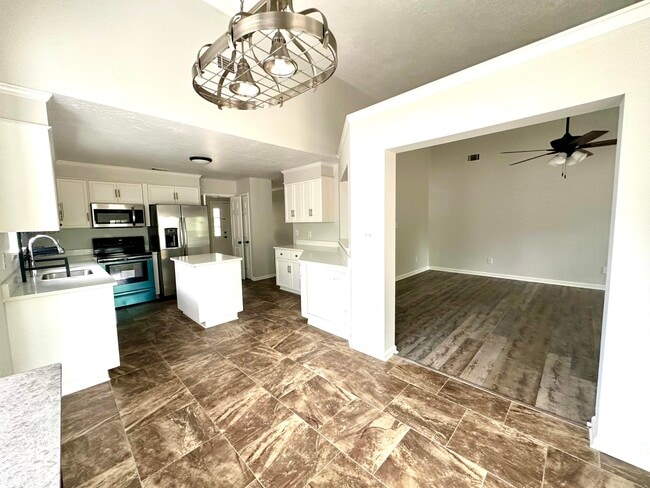 Building Photo - 945 Hunting Horn Wy