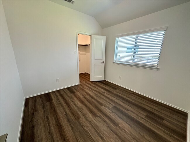 Building Photo - 31900 Retama Ranch Ln