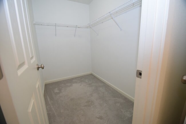 Building Photo - 432 NE 57th Ave