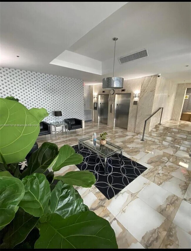 Building Photo - 1255 Collins Ave