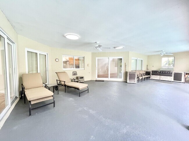 Building Photo - 11933 Waterwood Dr