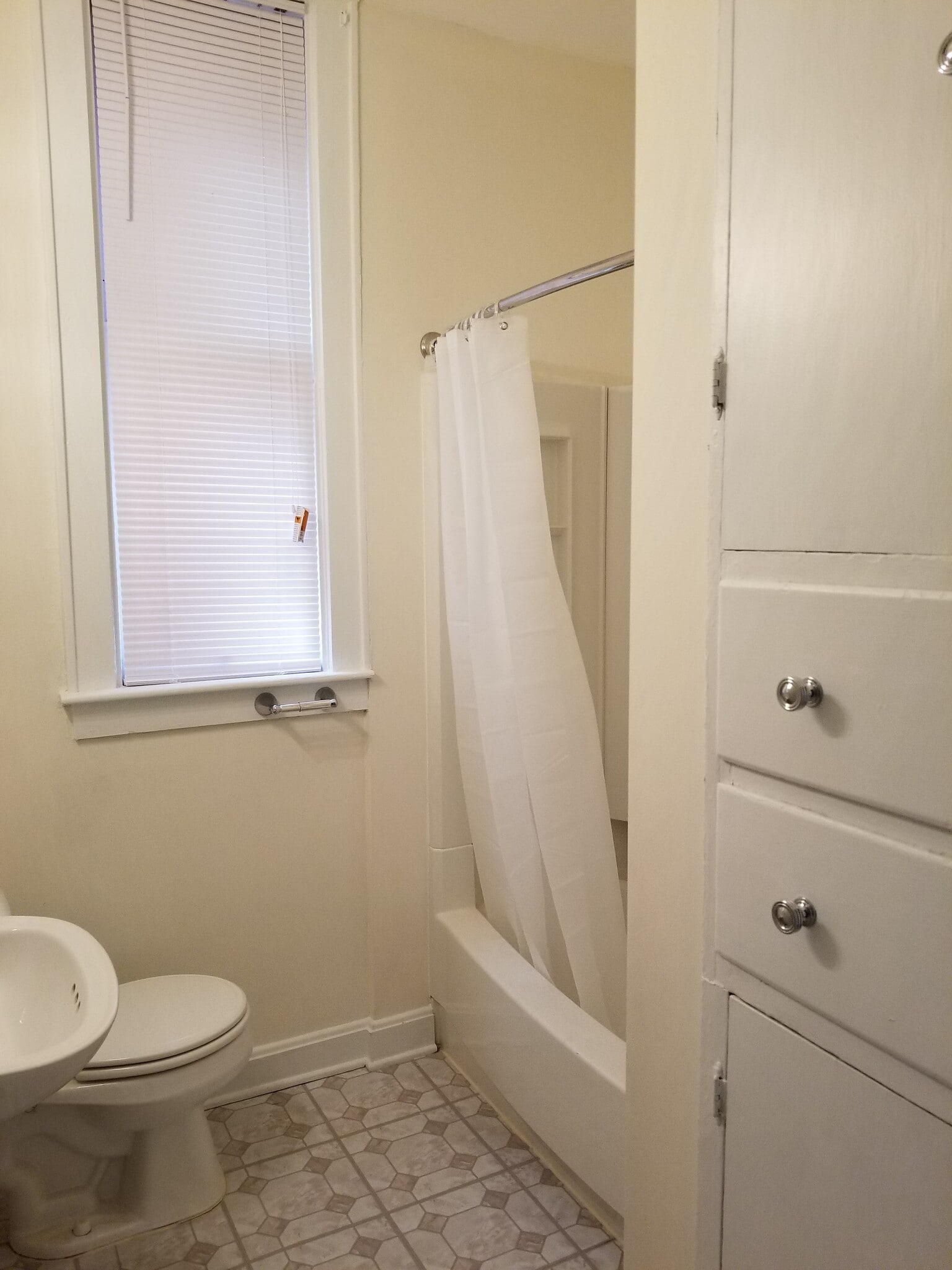 Bathroom with Tub/Shower and built in Linen Closet - 137 W Hubbard Ave