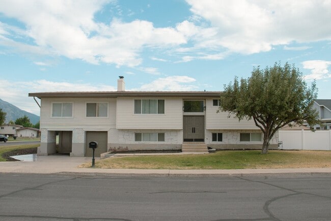 Building Photo - 1108 500 N