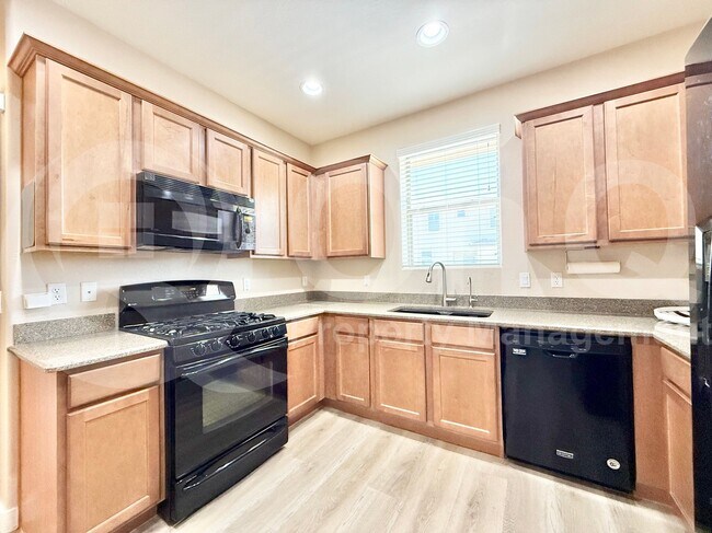 Building Photo - 17850 N 68th St