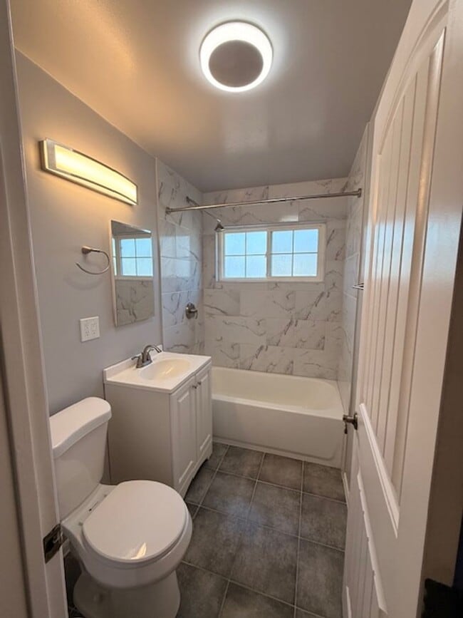 Building Photo - FULLERTON Single-Story POOL Home 4bed/2bath