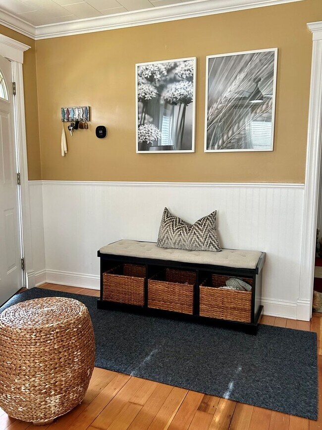 Building Photo - Your Cozy Off-Season Retreat
