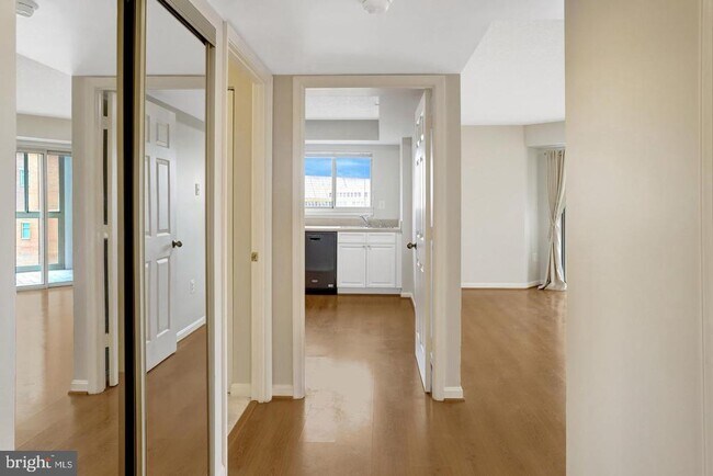 Building Photo - 2151 Jamieson Ave