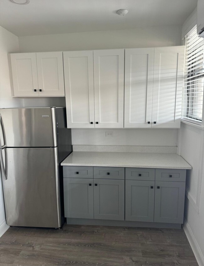 Building Photo - 806 Carpenter Ave