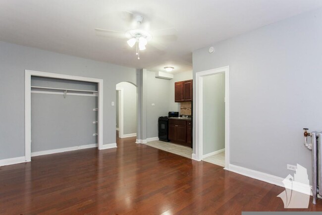 Building Photo - 1 bedroom in Chicago IL 60626