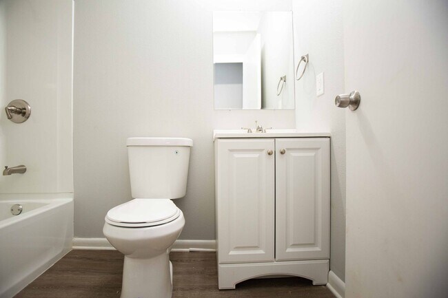 Building Photo - 3 bed, 1 bath home, fully updated!