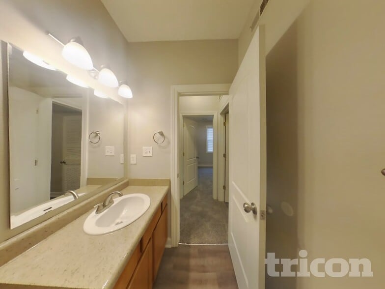 Building Photo - 1044 Hazelwood Dr