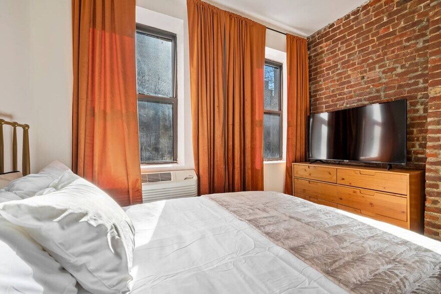 Building Photo - 416 W 49th St