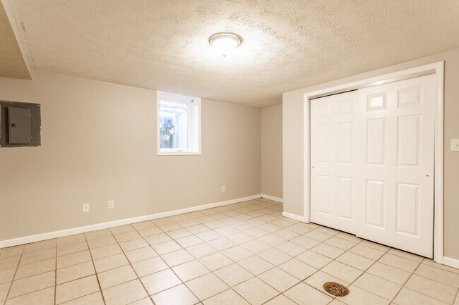 Building Photo - 6147 Broadway St