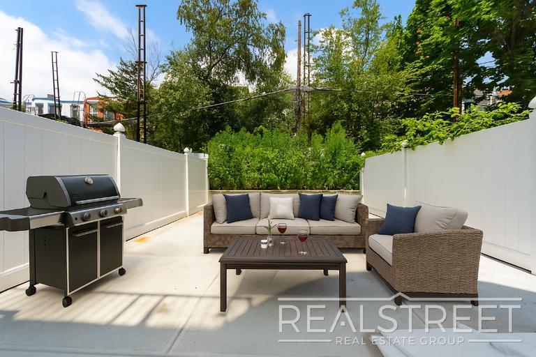 Building Photo - brand New 3 Bed 2 Bath Garden Duplex in Ri...