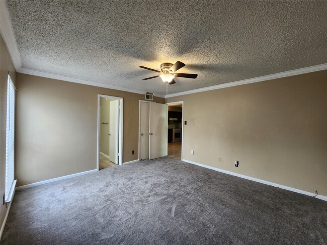 Building Photo - 17331 Red Oak Dr