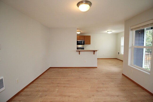 Building Photo - 683 NE 162nd Ave