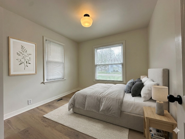 Building Photo - 307 S 5th Ave