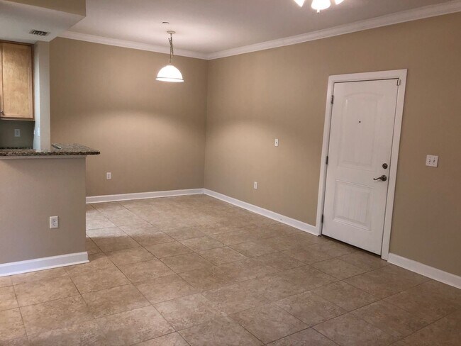 Building Photo - Beautiful One Bedroom Apartment in Fort Walton Beach!